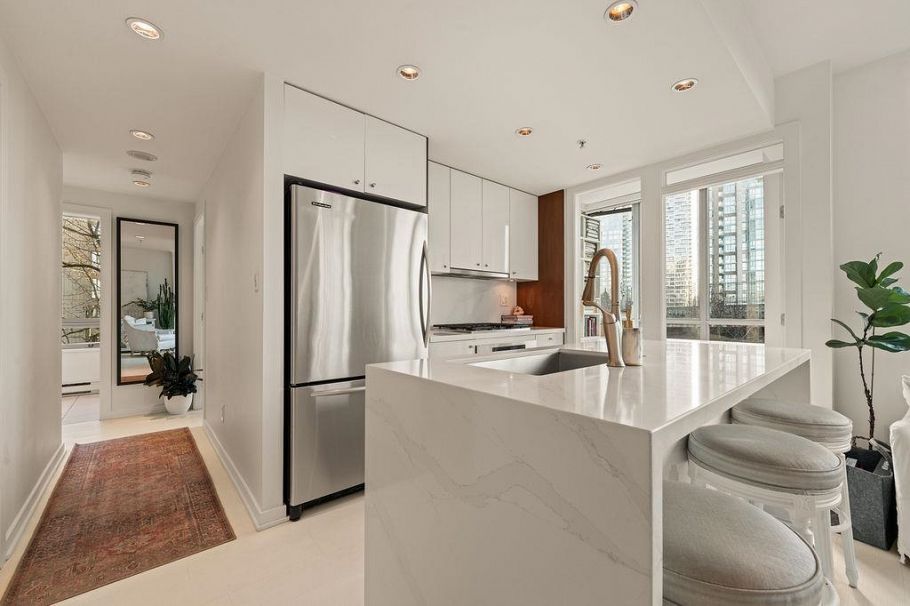 601 1005 Beach Avenue Vancouver, BC - 11