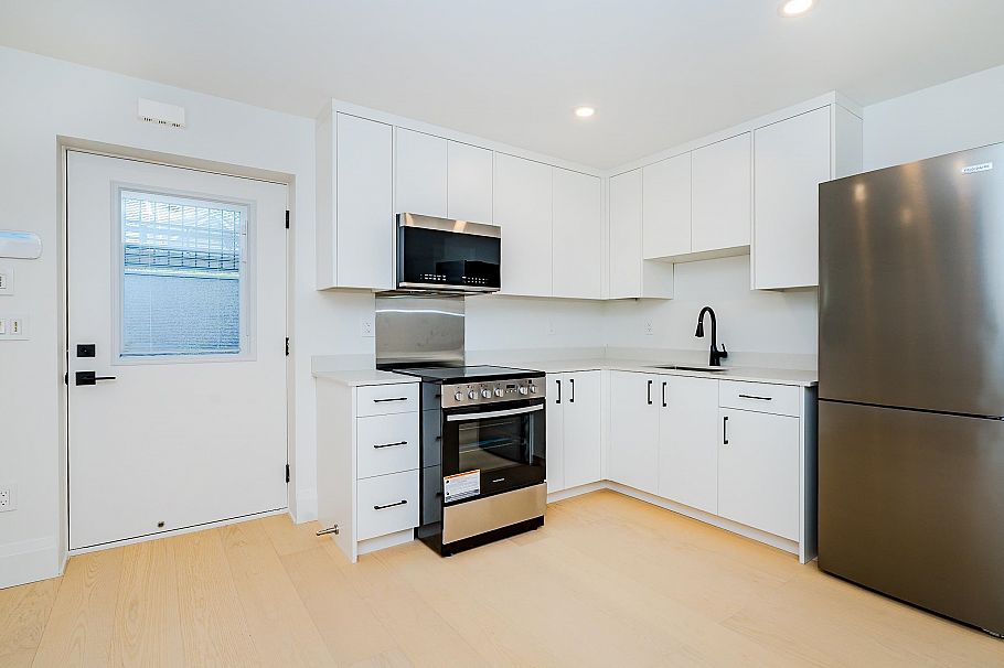 1505 Renfrew Street Vancouver, BC - 31