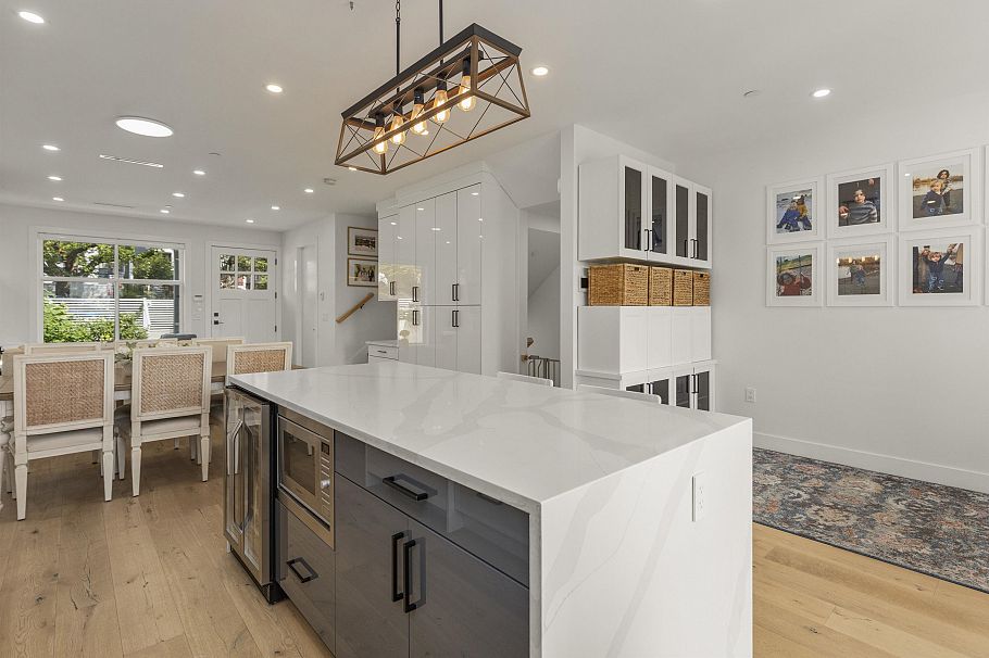 2666 E 6th Avenue Vancouver, BC - 12