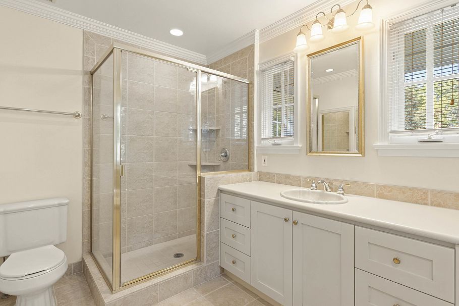 2527 W 37th Avenue Vancouver, BC - 33