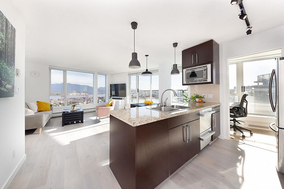 3705 188 Keefer Place Vancouver, BC - 1