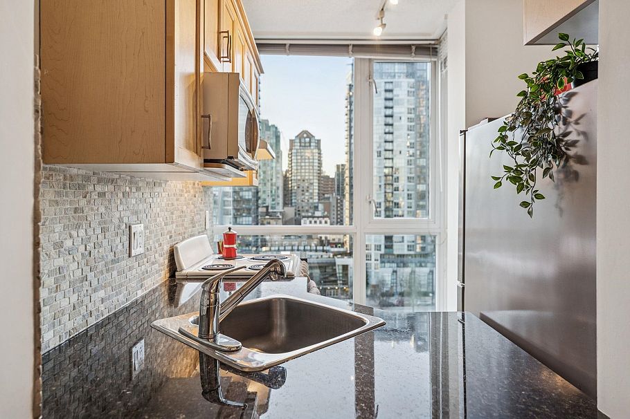 1202 1188 Richards Street Vancouver, BC - 12