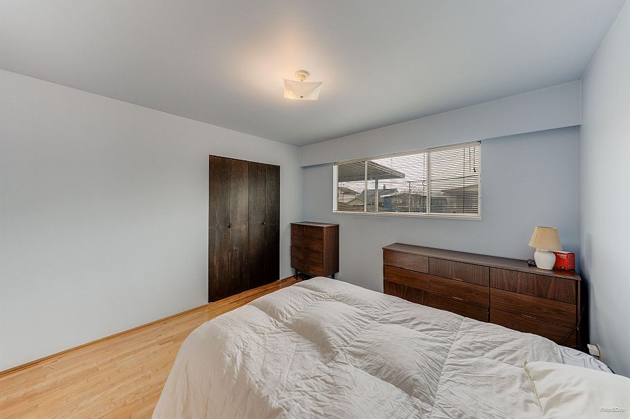 1961 E 50th Avenue Vancouver, BC - 17