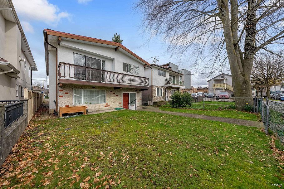 1961 E 50th Avenue Vancouver, BC - 33
