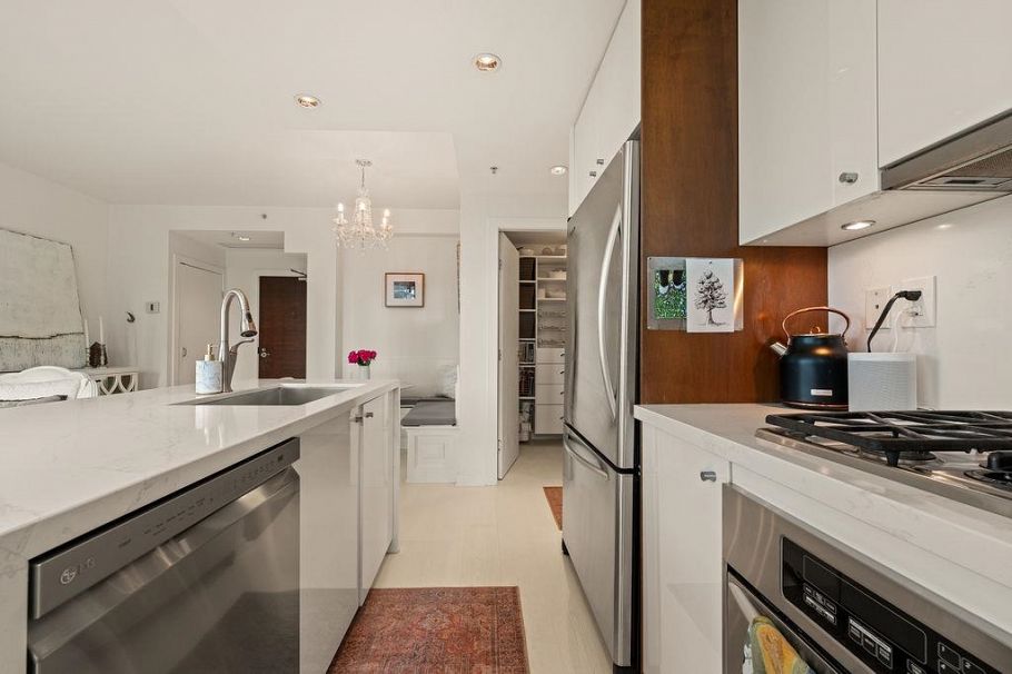 601 1005 Beach Avenue Vancouver, BC - 12