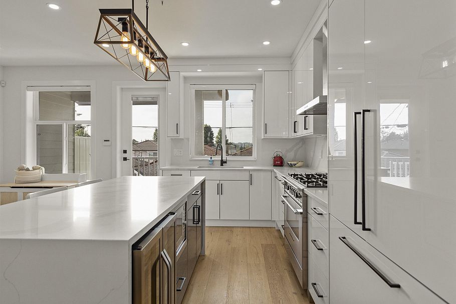 2666 E 6th Avenue Vancouver, BC - 10