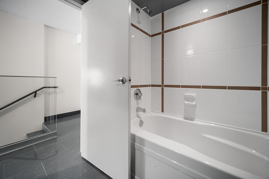 606 610 Granville Street Vancouver, BC - 11