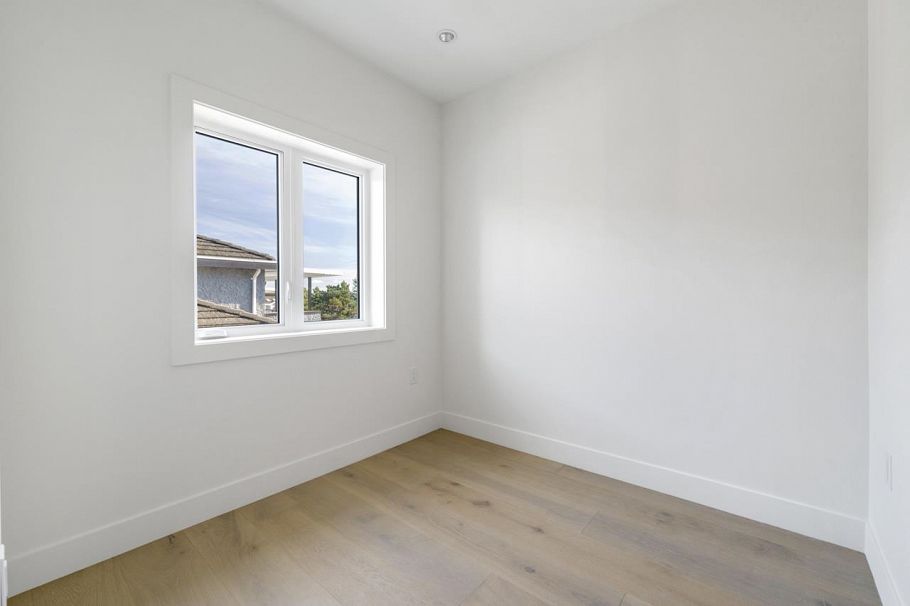 1 366 E 64th Avenue Vancouver, BC - 17