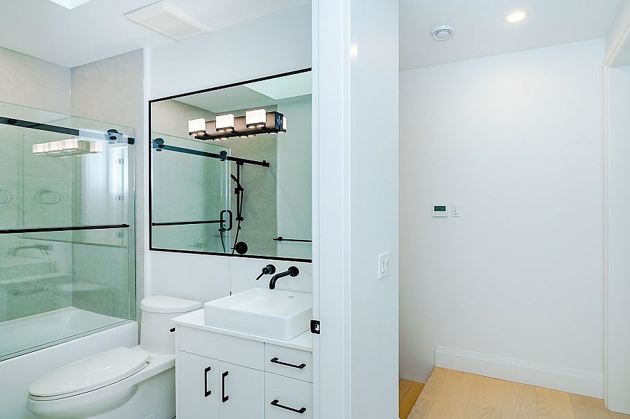 1505 Renfrew Street Vancouver, BC - 30