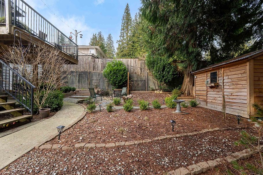 3642 Sykes Road North Vancouver, BC - 32