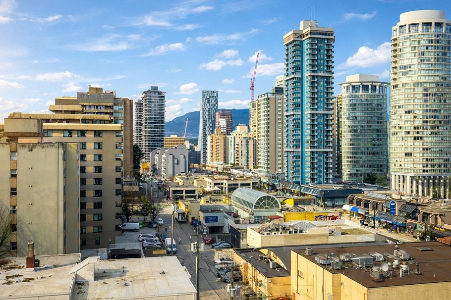 1003 1111 Haro Street Vancouver, BC - 2