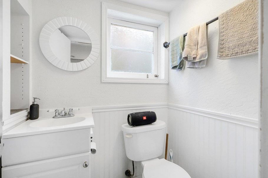 2903 W 42nd Avenue Vancouver, BC - 25