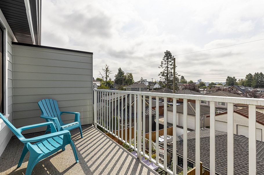 2666 E 6th Avenue Vancouver, BC - 20