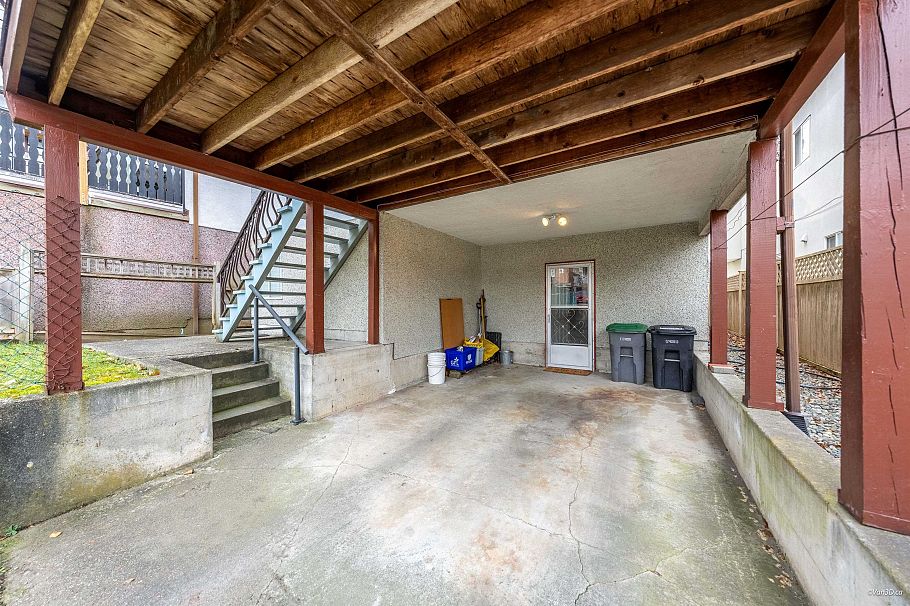 1961 E 50th Avenue Vancouver, BC - 37