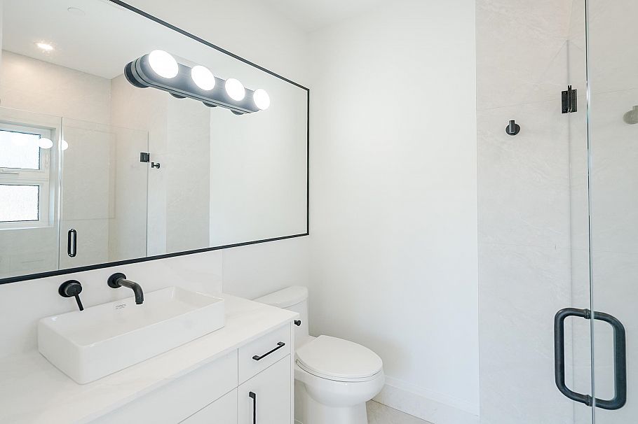 1505 Renfrew Street Vancouver, BC - 22