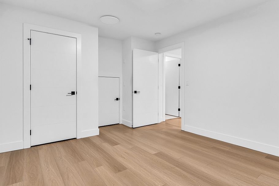 2666 E 6th Avenue Vancouver, BC - 38