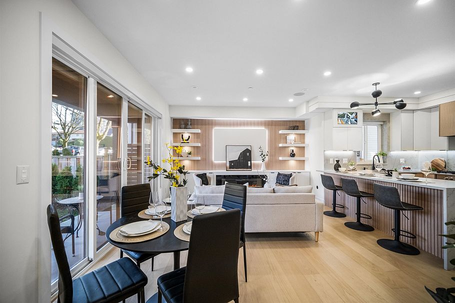 1 3576 E Pender Street Vancouver, BC - 3