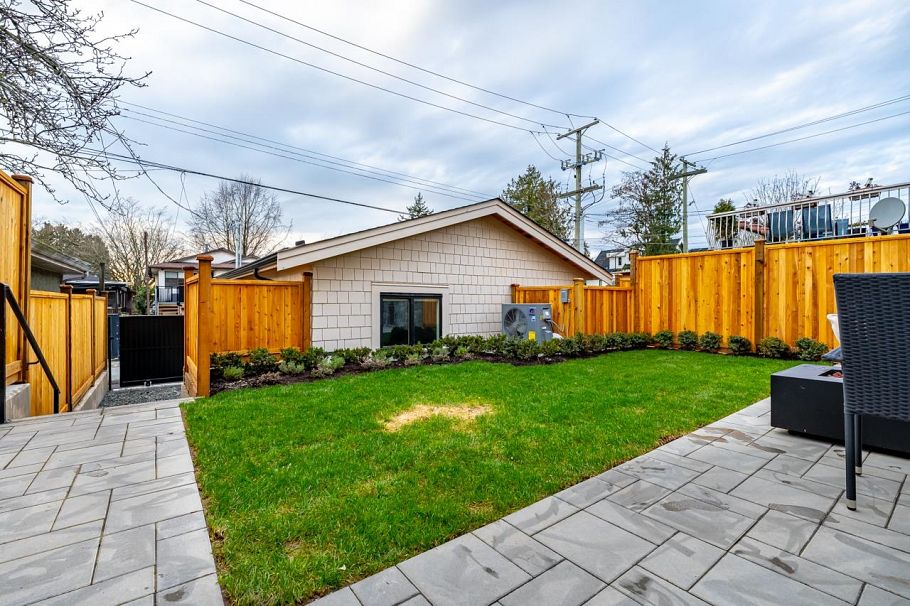 2 5355 Inverness Street Vancouver, BC - 6