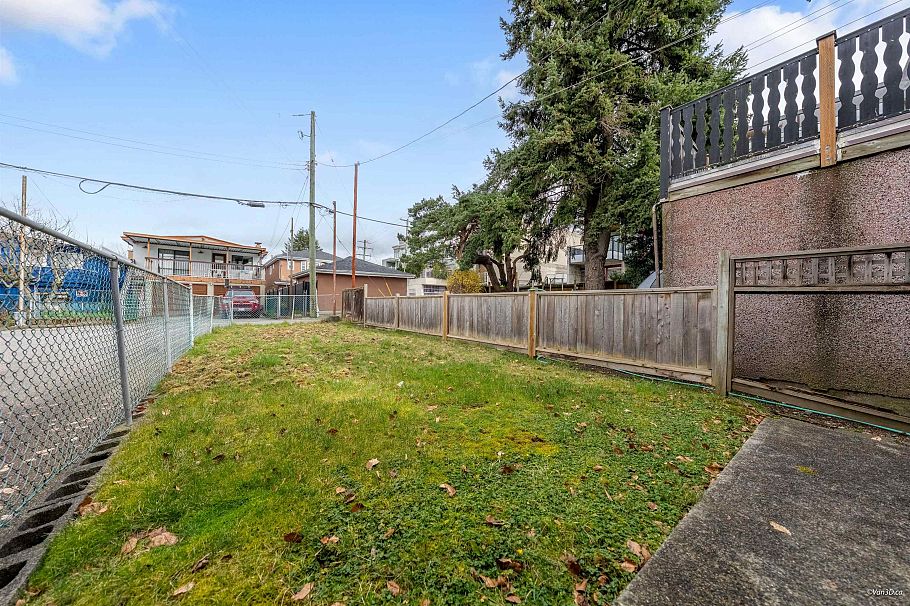 1961 E 50th Avenue Vancouver, BC - 34