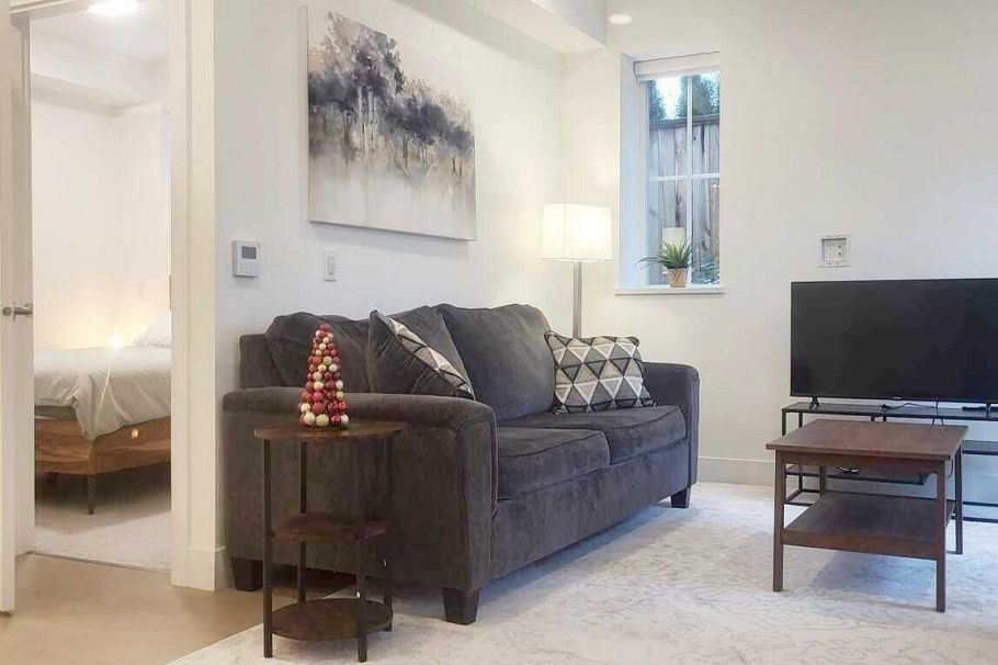 922 W 49th Avenue Vancouver, BC - 3