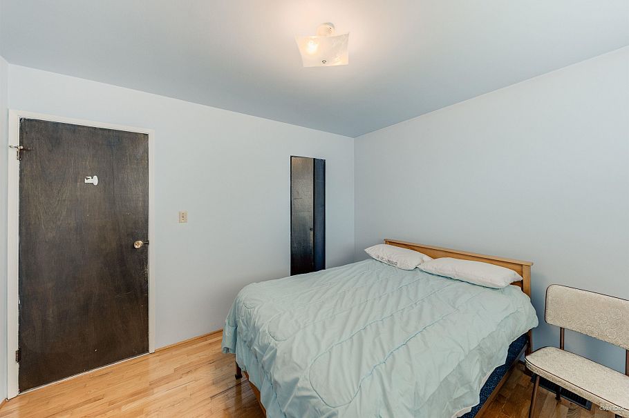 1961 E 50th Avenue Vancouver, BC - 24