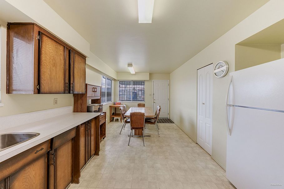 1961 E 50th Avenue Vancouver, BC - 14