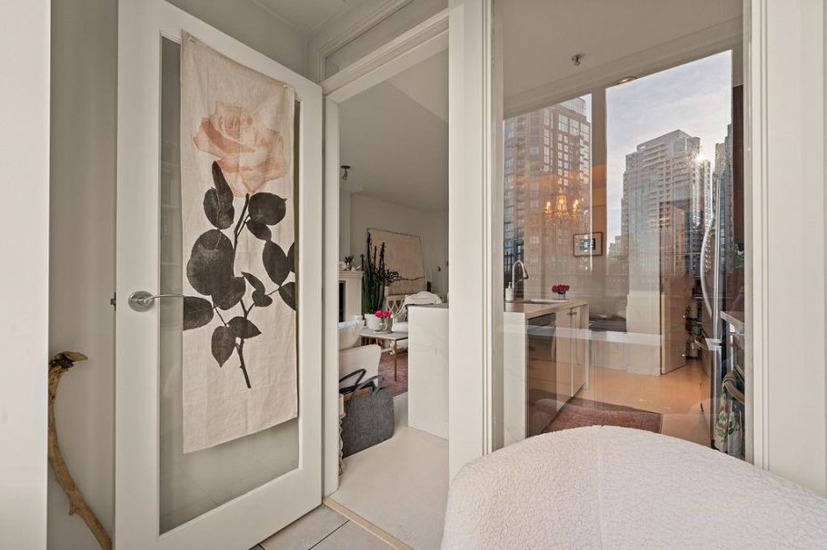 601 1005 Beach Avenue Vancouver, BC - 18