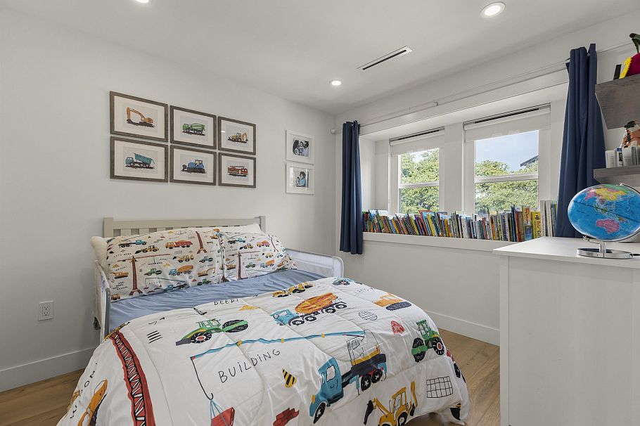 2666 E 6th Avenue Vancouver, BC - 26