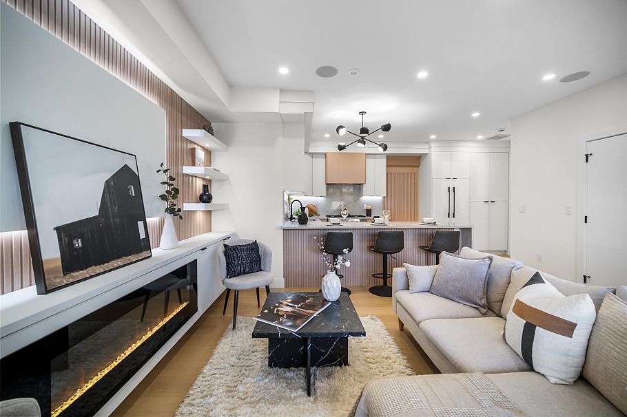 1 3576 E Pender Street Vancouver, BC - 4