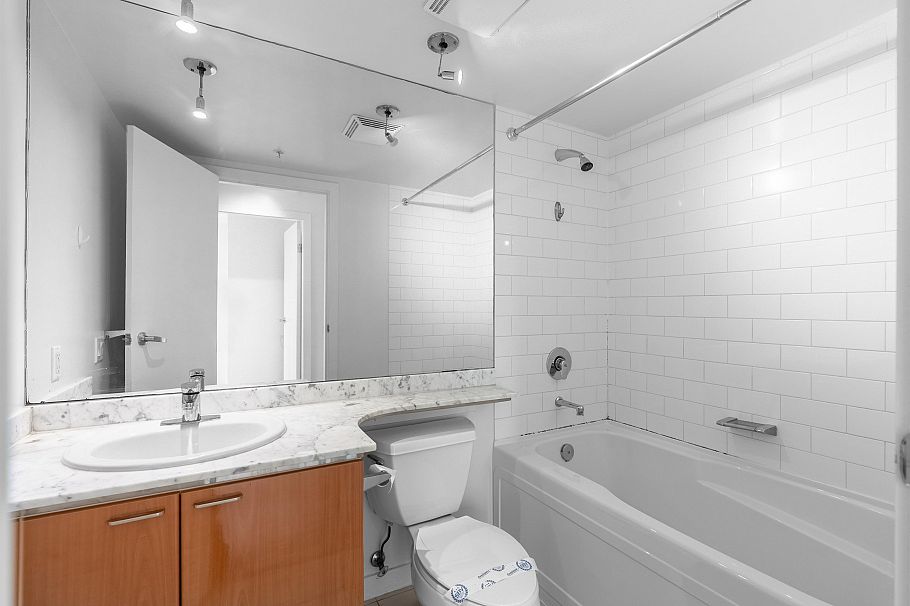 2106 1288 W Georgia Street Vancouver, BC - 20