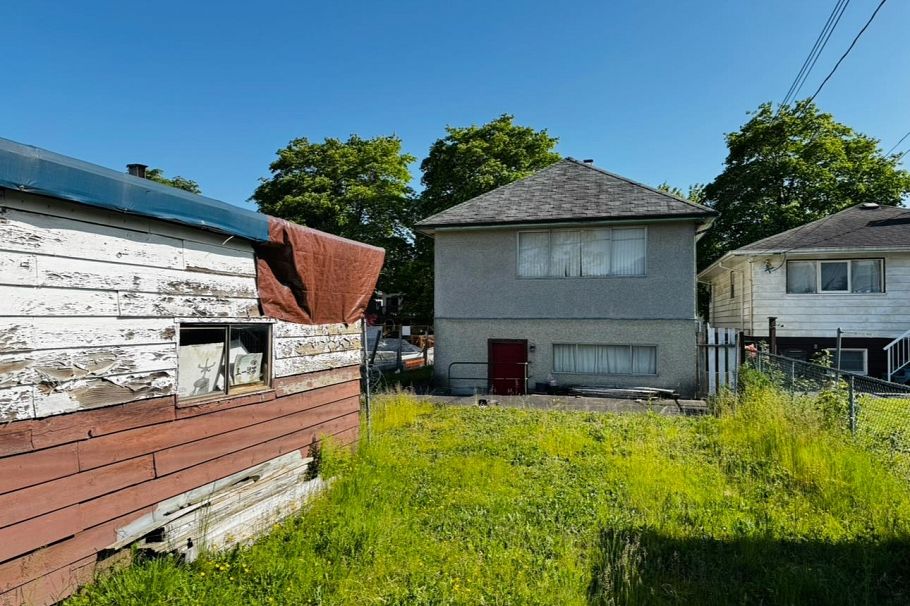 2735 Grant Street Vancouver, BC - 4