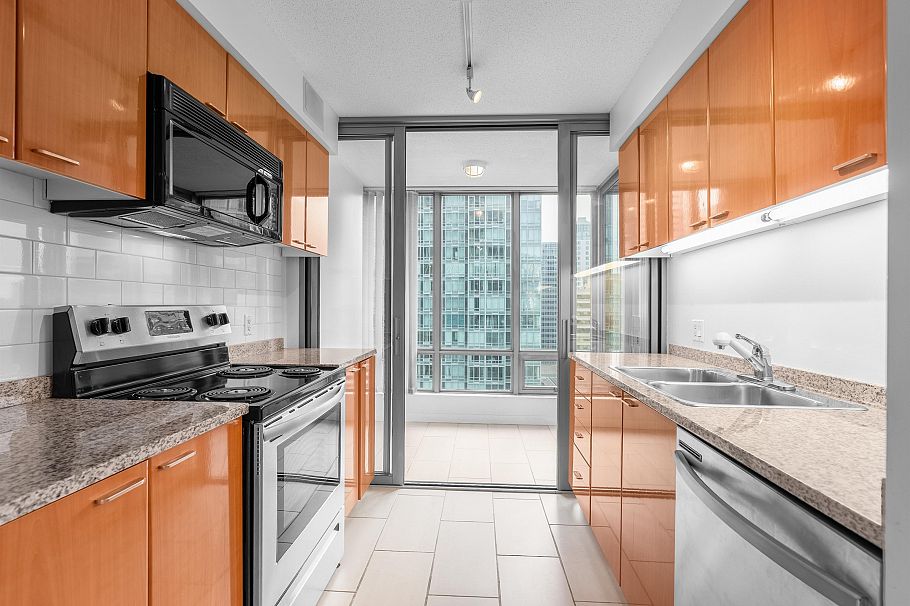 2106 1288 W Georgia Street Vancouver, BC - 14