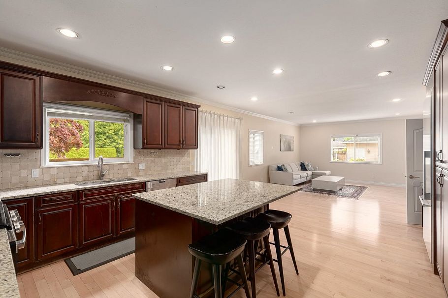 1989 W 52nd Avenue Vancouver, BC - 10