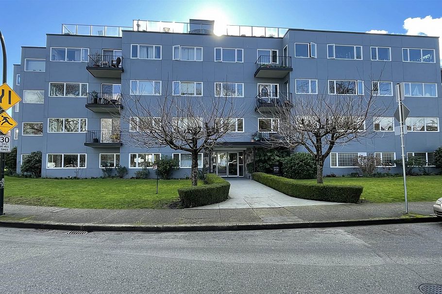 304 2430 Point Grey Road Vancouver, BC - 2