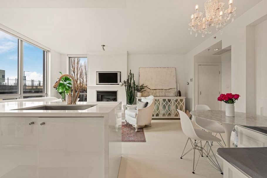 601 1005 Beach Avenue Vancouver, BC - 5