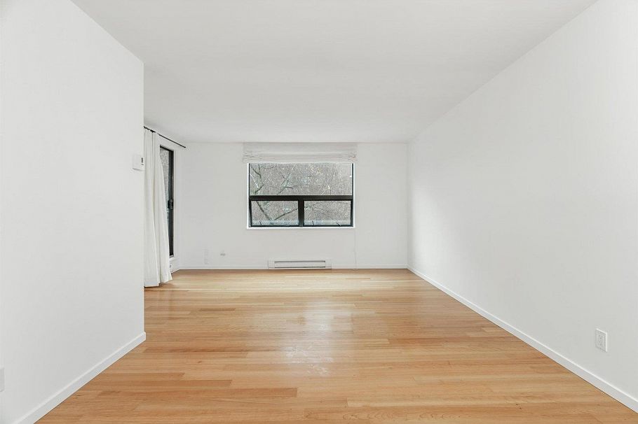 301 1080 Broughton Street Vancouver, BC - 2