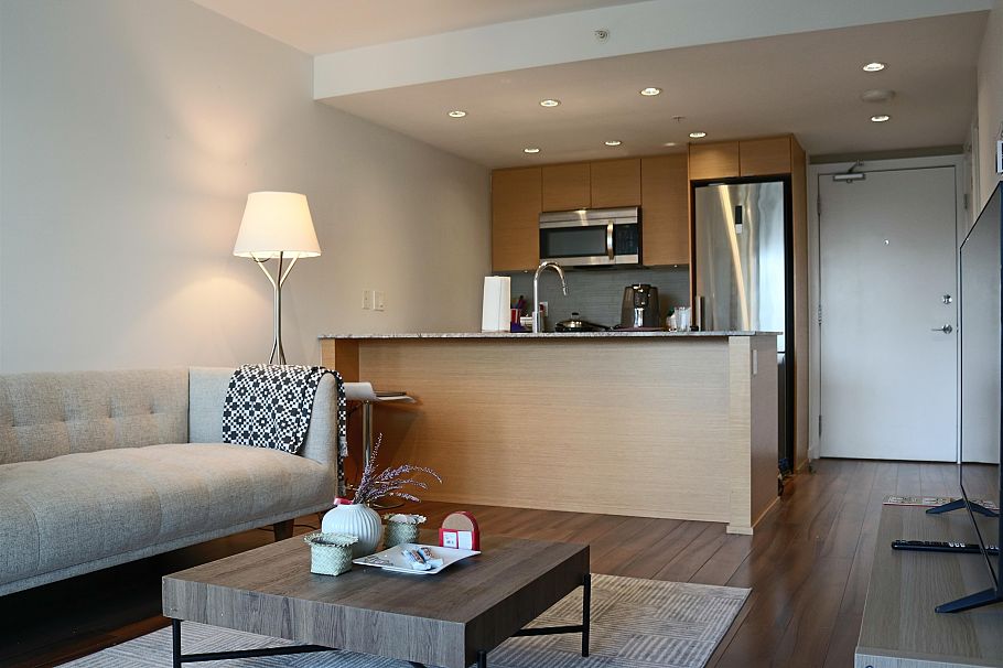 419 135 E 17th Street North Vancouver, BC - 1