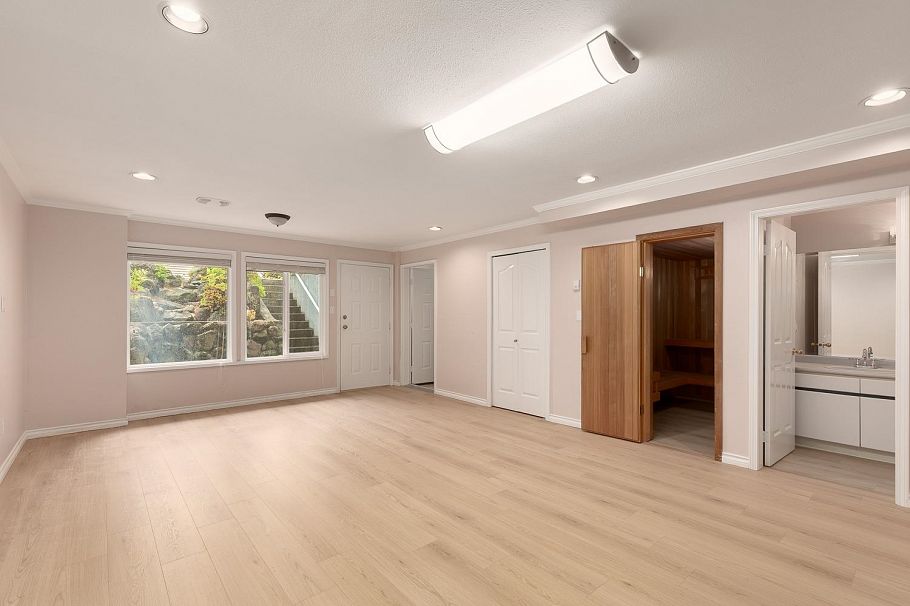 1989 W 52nd Avenue Vancouver, BC - 32