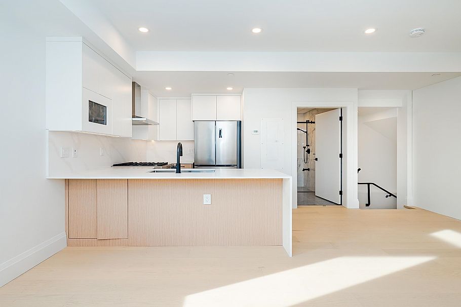 1505 Renfrew Street Vancouver, BC - 13