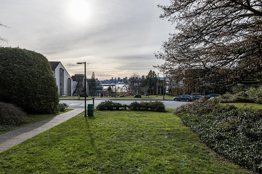 302 250 W 1st Street North Vancouver, BC - 31