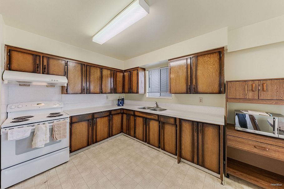 1961 E 50th Avenue Vancouver, BC - 13