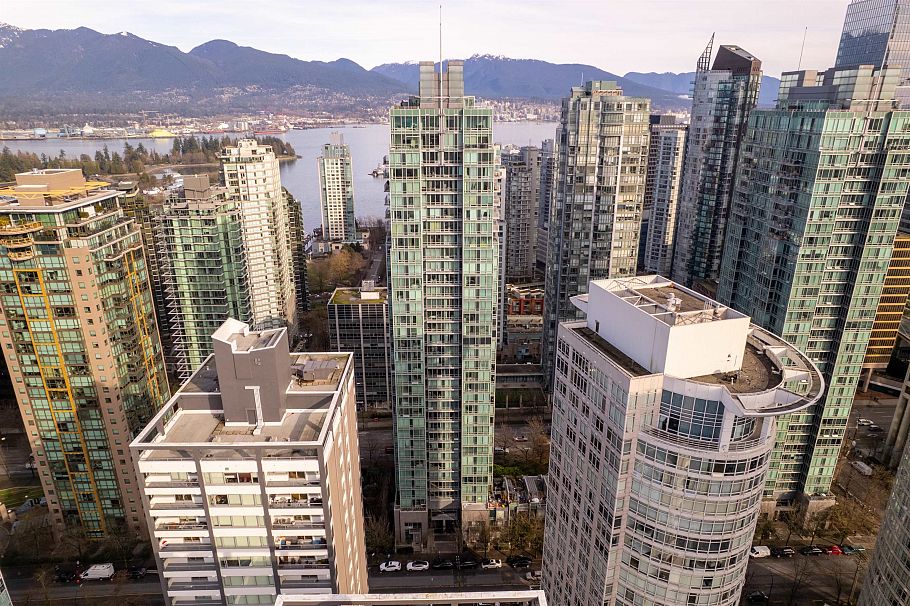 2106 1288 W Georgia Street Vancouver, BC - 3