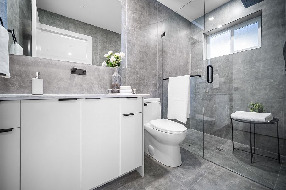 1 3576 E Pender Street Vancouver, BC - 14