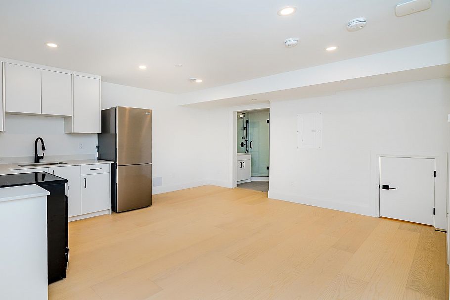 1505 Renfrew Street Vancouver, BC - 34