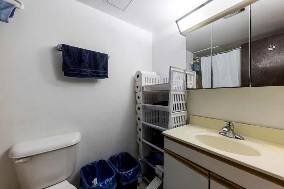 302 250 W 1st Street North Vancouver, BC - 17