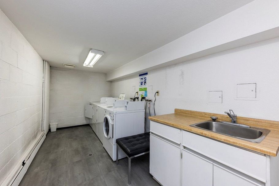 302 250 W 1st Street North Vancouver, BC - 20