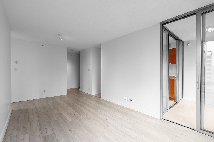 2106 1288 W Georgia Street Vancouver, BC - 13