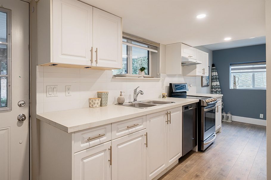 3642 Sykes Road North Vancouver, BC - 24