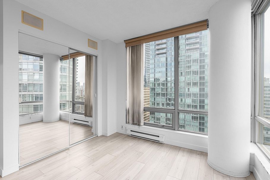 2106 1288 W Georgia Street Vancouver, BC - 18