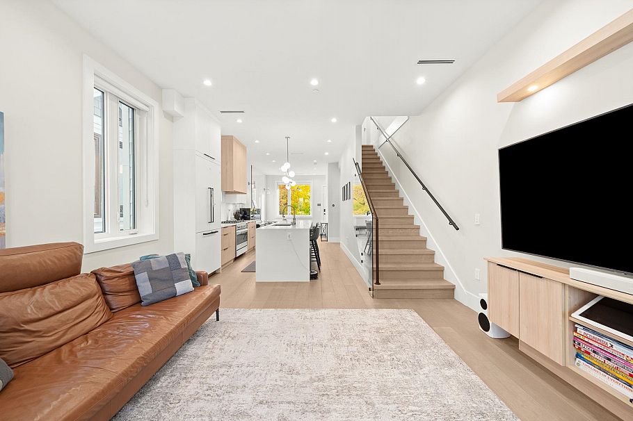 2815 W 19th Avenue Vancouver, BC - 5